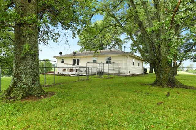 17470 Springdale Road, Leavenworth, KS 66048