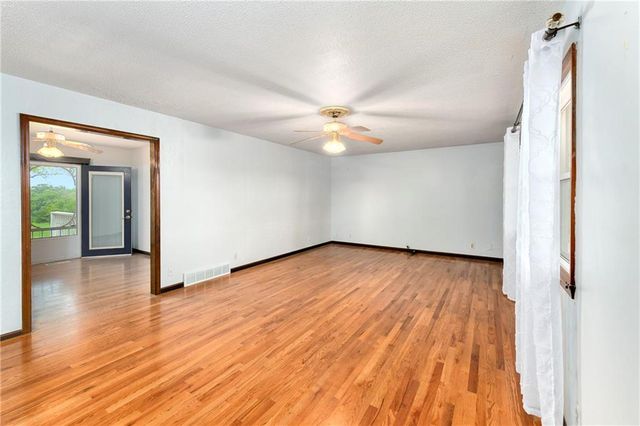 17470 Springdale Road, Leavenworth, KS 66048