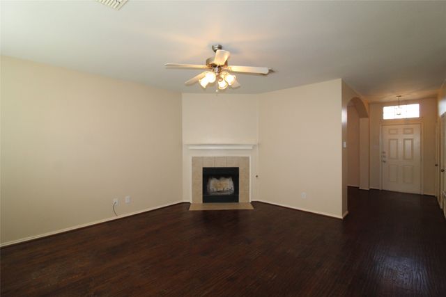 209 Clydesdale Street, Waxahachie, TX 75165