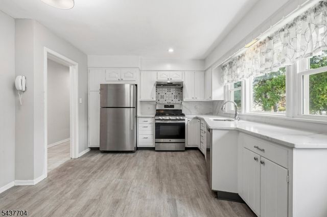 2 Millstone Dr, Livingston Twp., NJ 07039