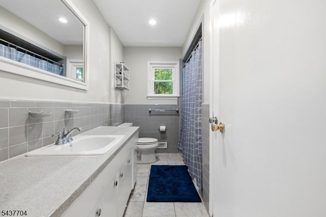 2 Millstone Dr, Livingston Twp., NJ 07039
