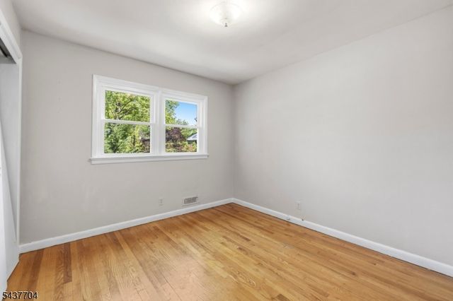 2 Millstone Dr, Livingston Twp., NJ 07039