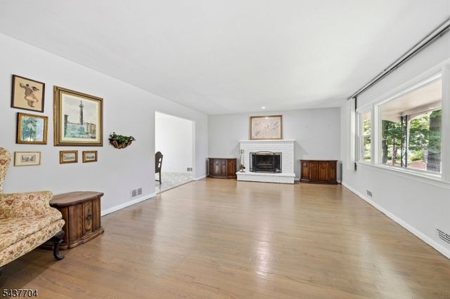 2 Millstone Dr, Livingston Twp., NJ 07039