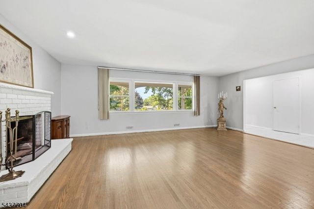 2 Millstone Dr, Livingston Twp., NJ 07039