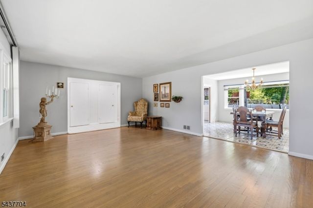 2 Millstone Dr, Livingston Twp., NJ 07039
