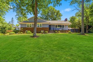 2 Millstone Dr, Livingston Twp., NJ 07039