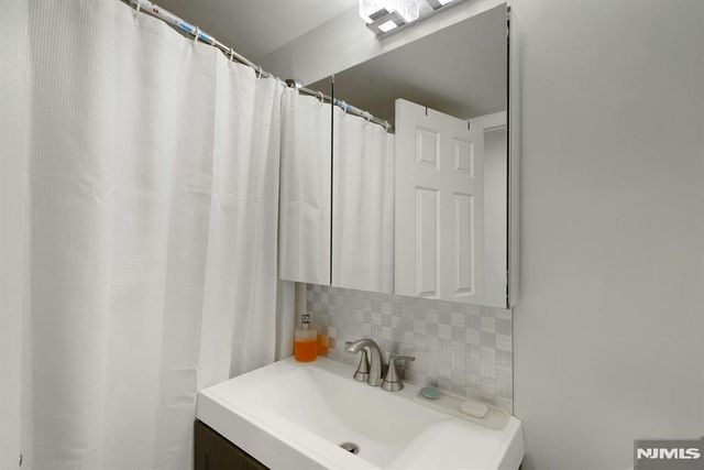 779 Riverside Avenue 104, Lyndhurst, NJ 07071