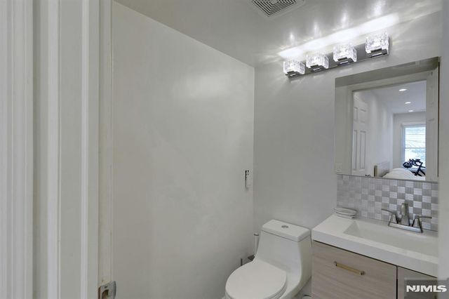 779 Riverside Avenue 104, Lyndhurst, NJ 07071