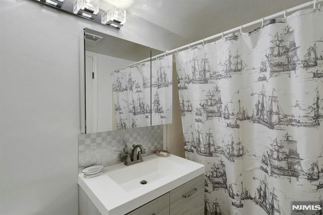 779 Riverside Avenue 104, Lyndhurst, NJ 07071