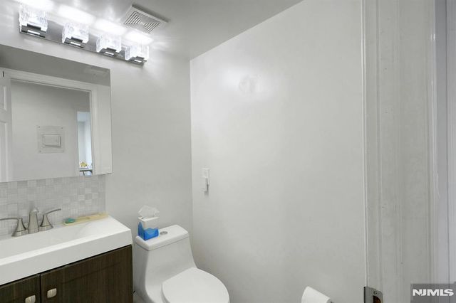 779 Riverside Avenue 104, Lyndhurst, NJ 07071