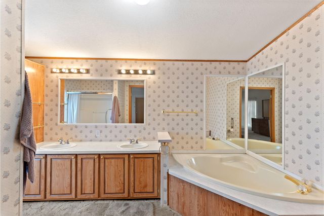 310 Whispering Willow Drive, Grants Pass, OR 97527