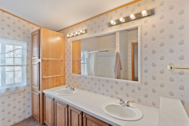 310 Whispering Willow Drive, Grants Pass, OR 97527