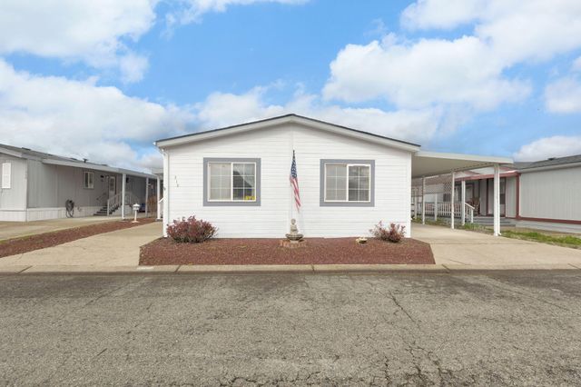 310 Whispering Willow Drive, Grants Pass, OR 97527