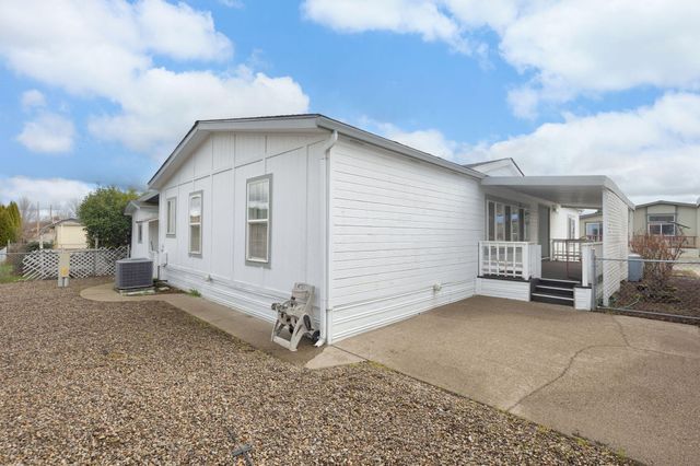 310 Whispering Willow Drive, Grants Pass, OR 97527