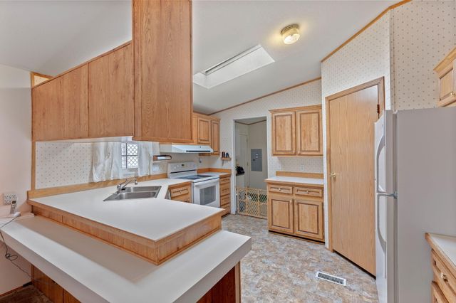 310 Whispering Willow Drive, Grants Pass, OR 97527