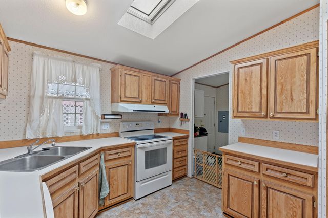 310 Whispering Willow Drive, Grants Pass, OR 97527