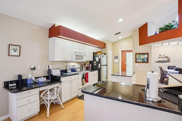 305 JUNIPER WAY, Tavares, FL 32778