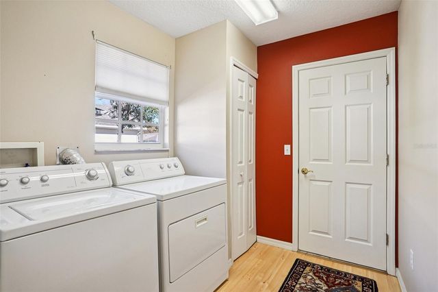 305 JUNIPER WAY, Tavares, FL 32778