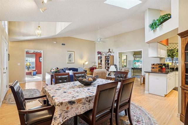 305 JUNIPER WAY, Tavares, FL 32778