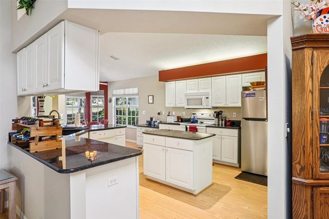 305 JUNIPER WAY, Tavares, FL 32778