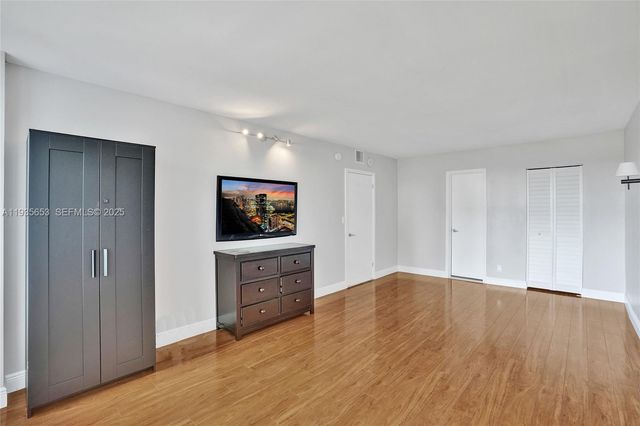 2500 Parkview Dr 917, Hallandale Beach, FL 33009