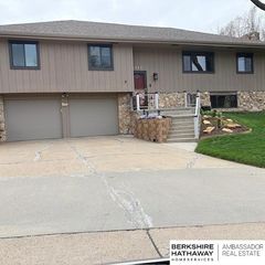 1317 N 148th Plaza, Omaha, NE 68154