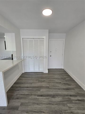 15888 SW 95th Ave 210, Miami, FL 33157