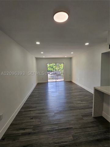 15888 SW 95th Ave 210, Miami, FL 33157