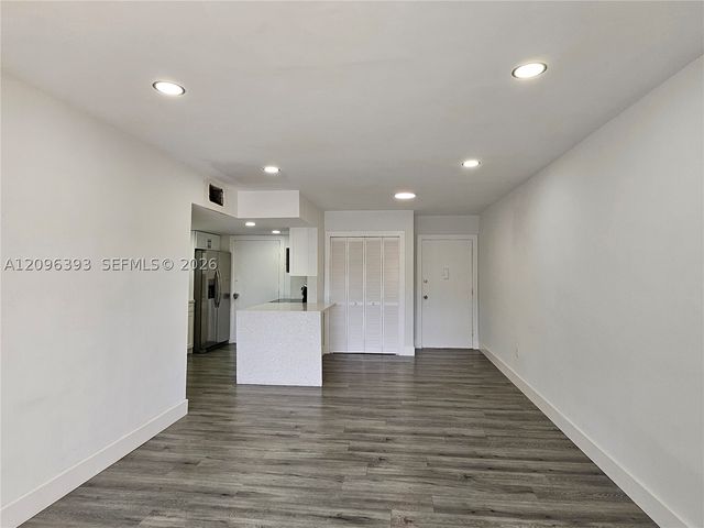 15888 SW 95th Ave 210, Miami, FL 33157