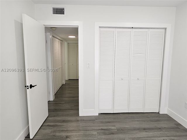 15888 SW 95th Ave 210, Miami, FL 33157