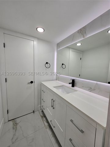 15888 SW 95th Ave 210, Miami, FL 33157