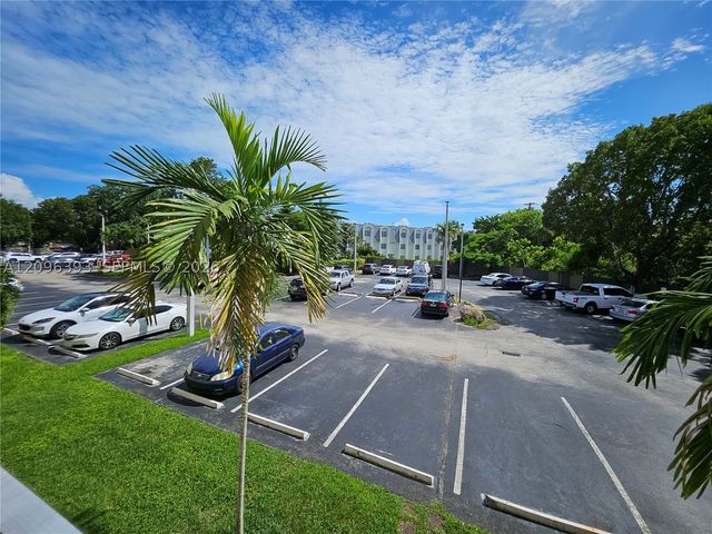 15888 SW 95th Ave 210, Miami, FL 33157