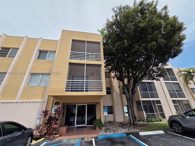 15888 SW 95th Ave 210, Miami, FL 33157