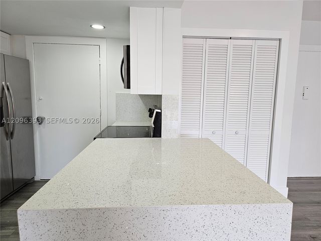 15888 SW 95th Ave 210, Miami, FL 33157