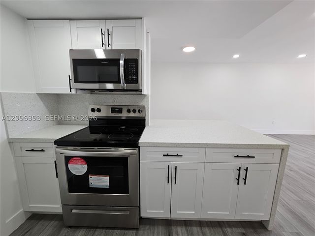 15888 SW 95th Ave 210, Miami, FL 33157