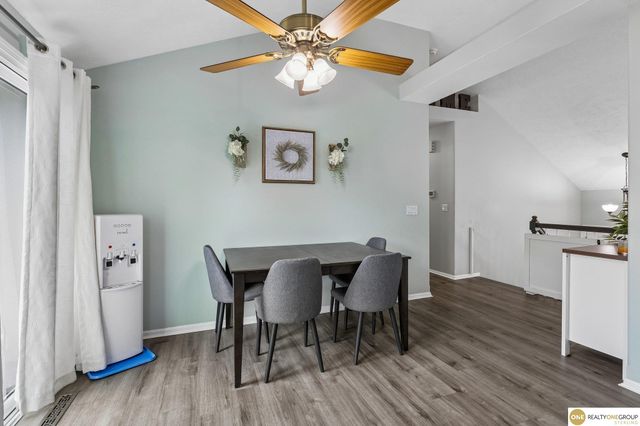 2002 Queen Drive, Papillion, NE 68046