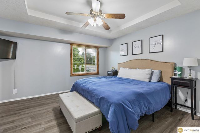2002 Queen Drive, Papillion, NE 68046