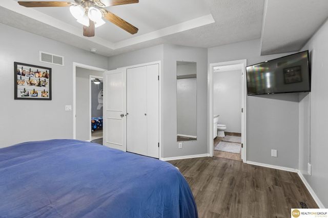 2002 Queen Drive, Papillion, NE 68046