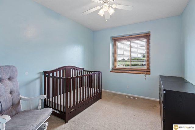 2002 Queen Drive, Papillion, NE 68046