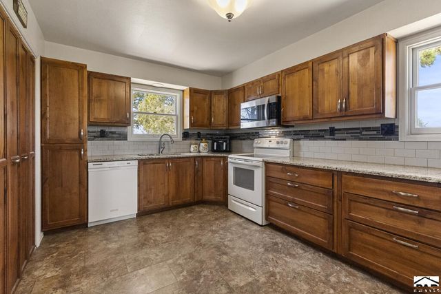 5350 E Red Creek Springs Rd, Pueblo, CO 81005