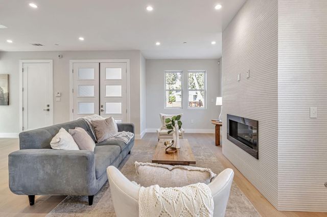 1066 Larch Avenue, Moraga, CA 94556