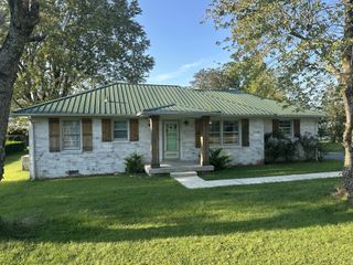 812 Bel Aire Dr, Tullahoma, TN 37388