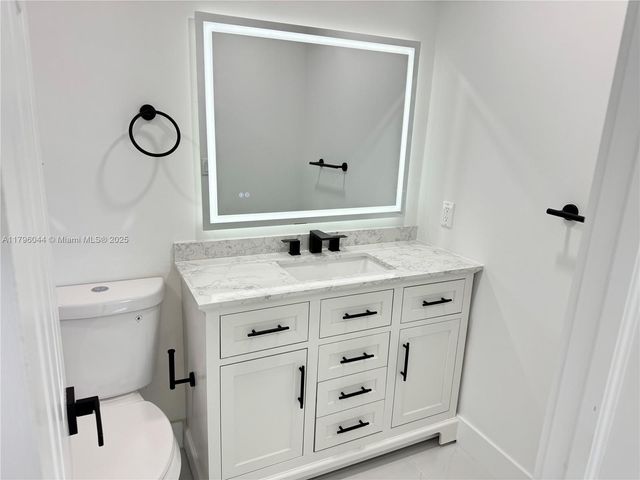 7765 W 15th Ave, Hialeah, FL 33014