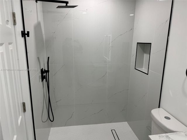 7765 W 15th Ave, Hialeah, FL 33014