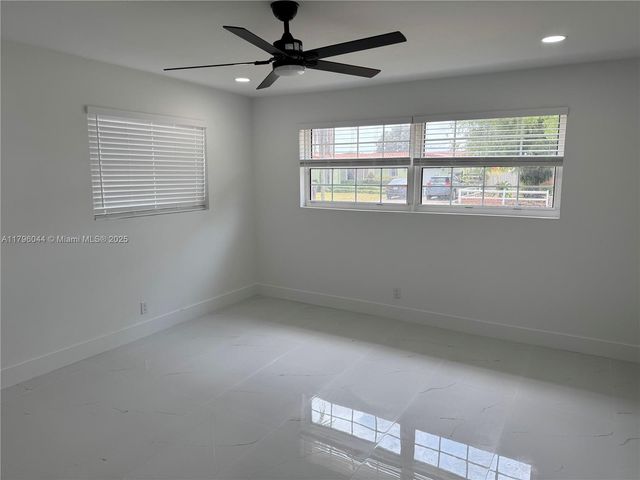7765 W 15th Ave, Hialeah, FL 33014