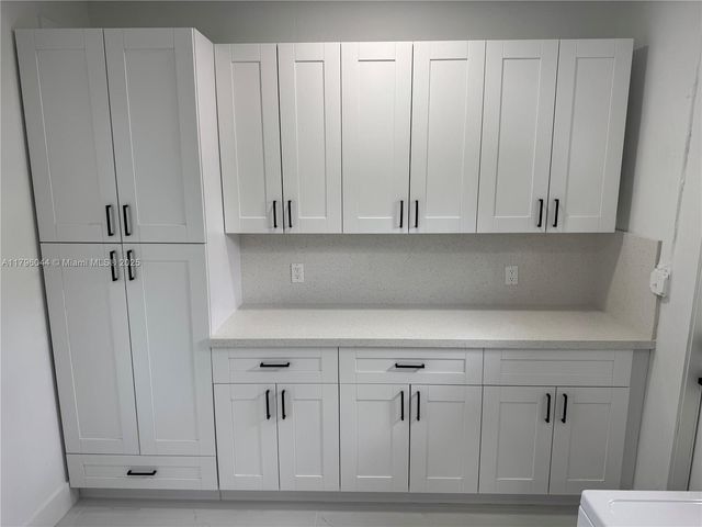 7765 W 15th Ave, Hialeah, FL 33014