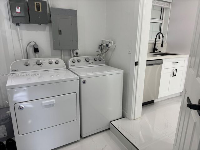 7765 W 15th Ave, Hialeah, FL 33014