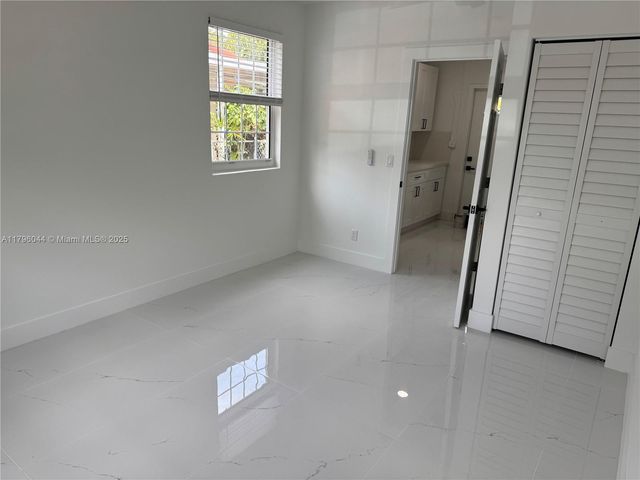 7765 W 15th Ave, Hialeah, FL 33014