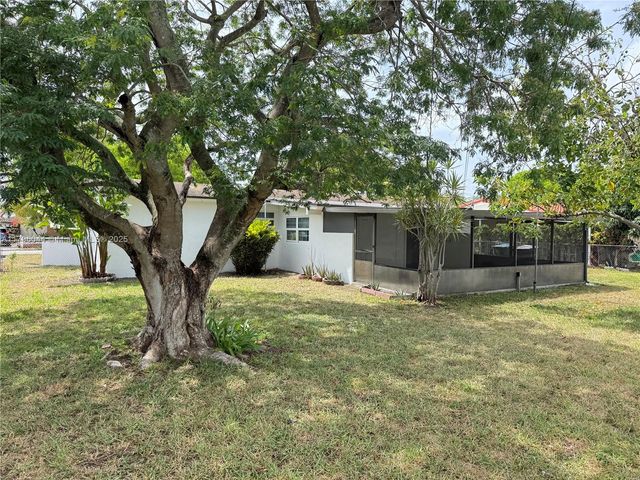 7765 W 15th Ave, Hialeah, FL 33014