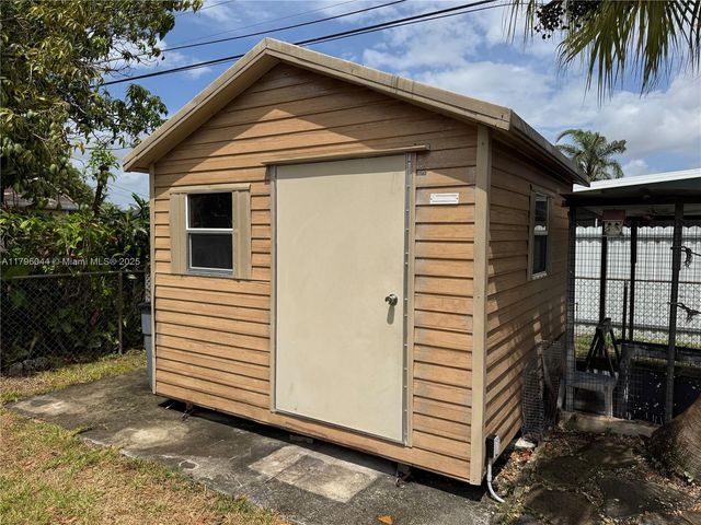 7765 W 15th Ave, Hialeah, FL 33014